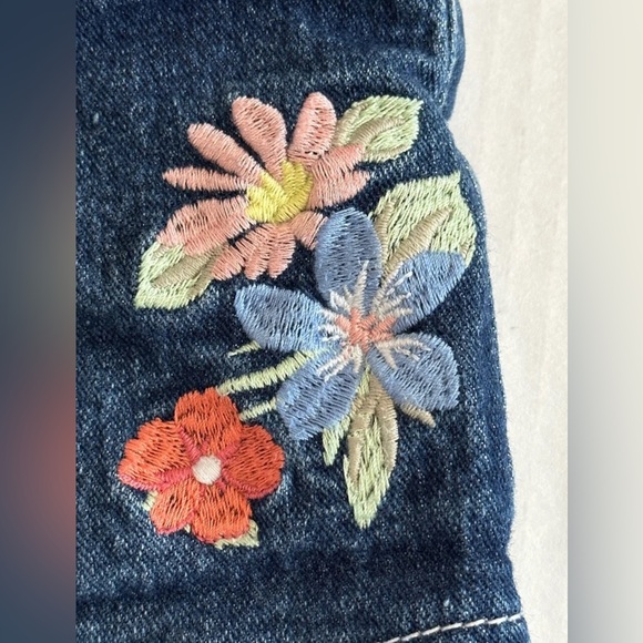 Kensie Girl Denim Embroidered Lace Trim size 10 Shorts - Picture 6 of 8